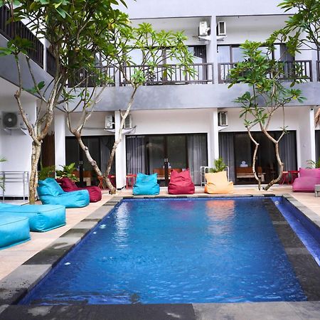 Summer Of Surf Hostel Uluwatu Ungasan Exteriör bild