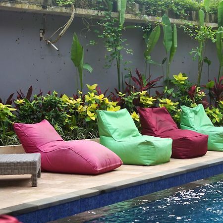 Summer Of Surf Hostel Uluwatu Ungasan Exteriör bild