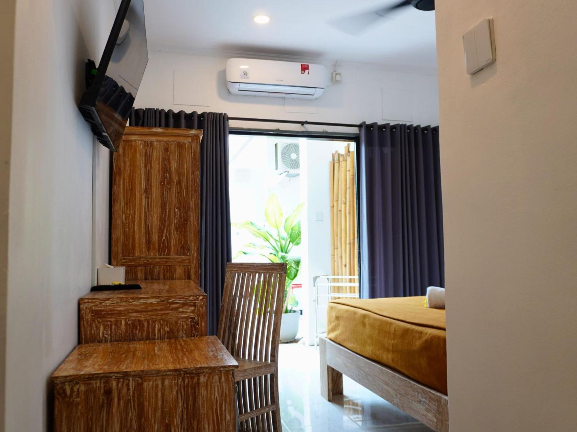 Summer Of Surf Hostel Uluwatu Ungasan Exteriör bild