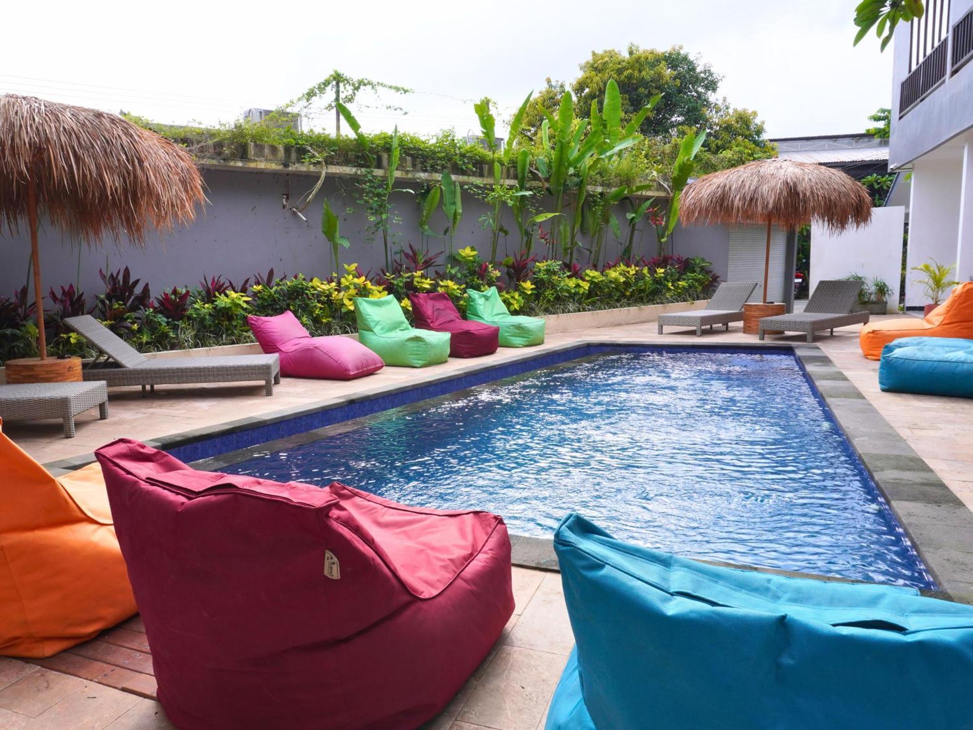Summer Of Surf Hostel Uluwatu Ungasan Exteriör bild