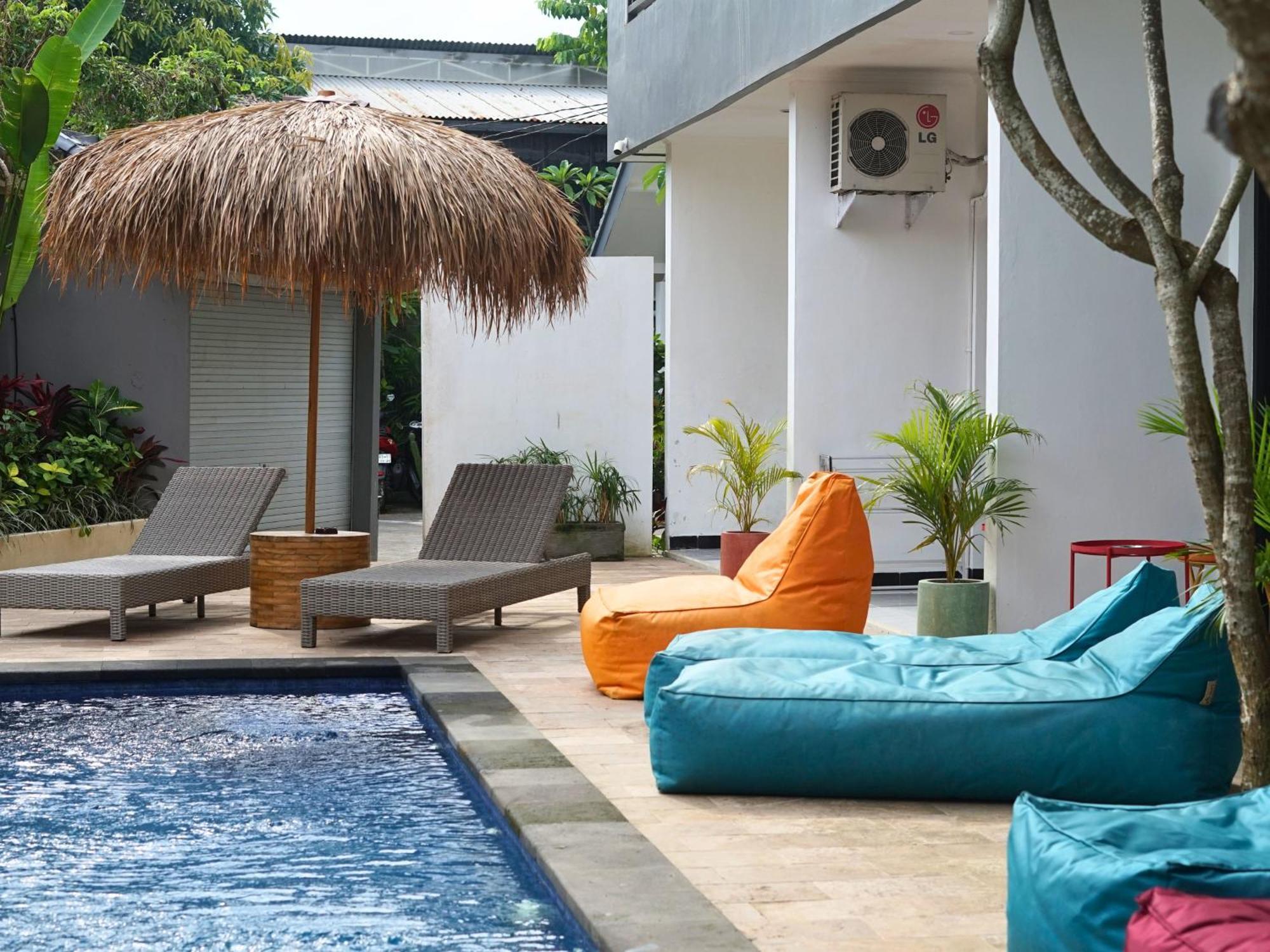 Summer Of Surf Hostel Uluwatu Ungasan Exteriör bild