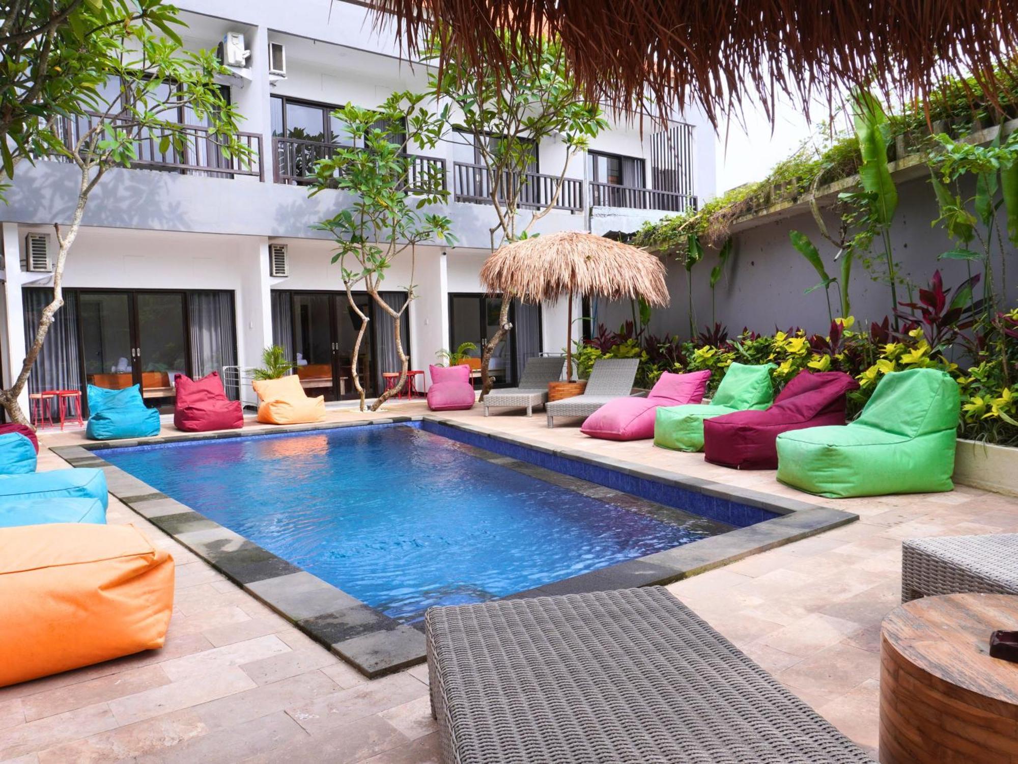 Summer Of Surf Hostel Uluwatu Ungasan Exteriör bild