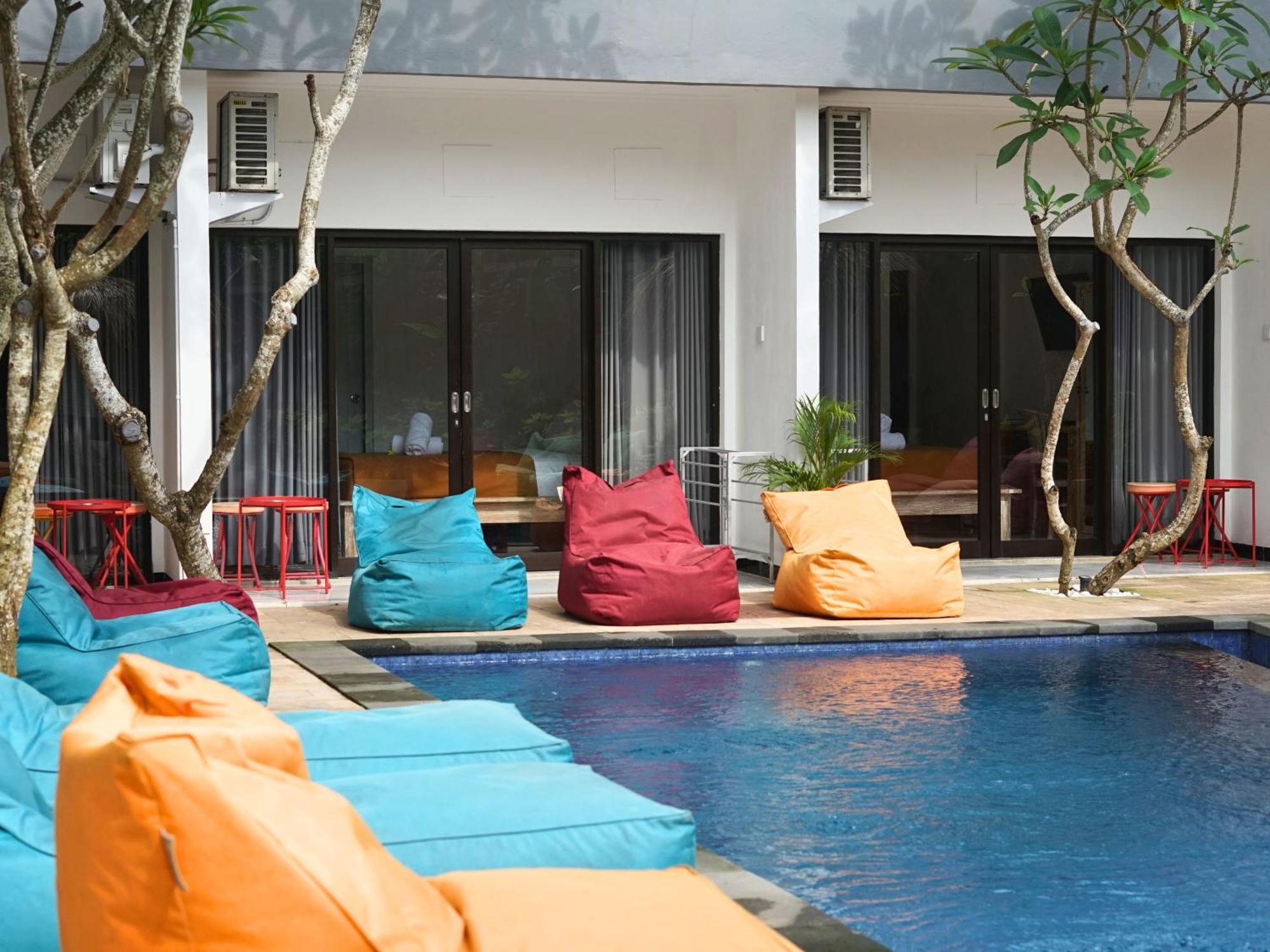 Summer Of Surf Hostel Uluwatu Ungasan Exteriör bild