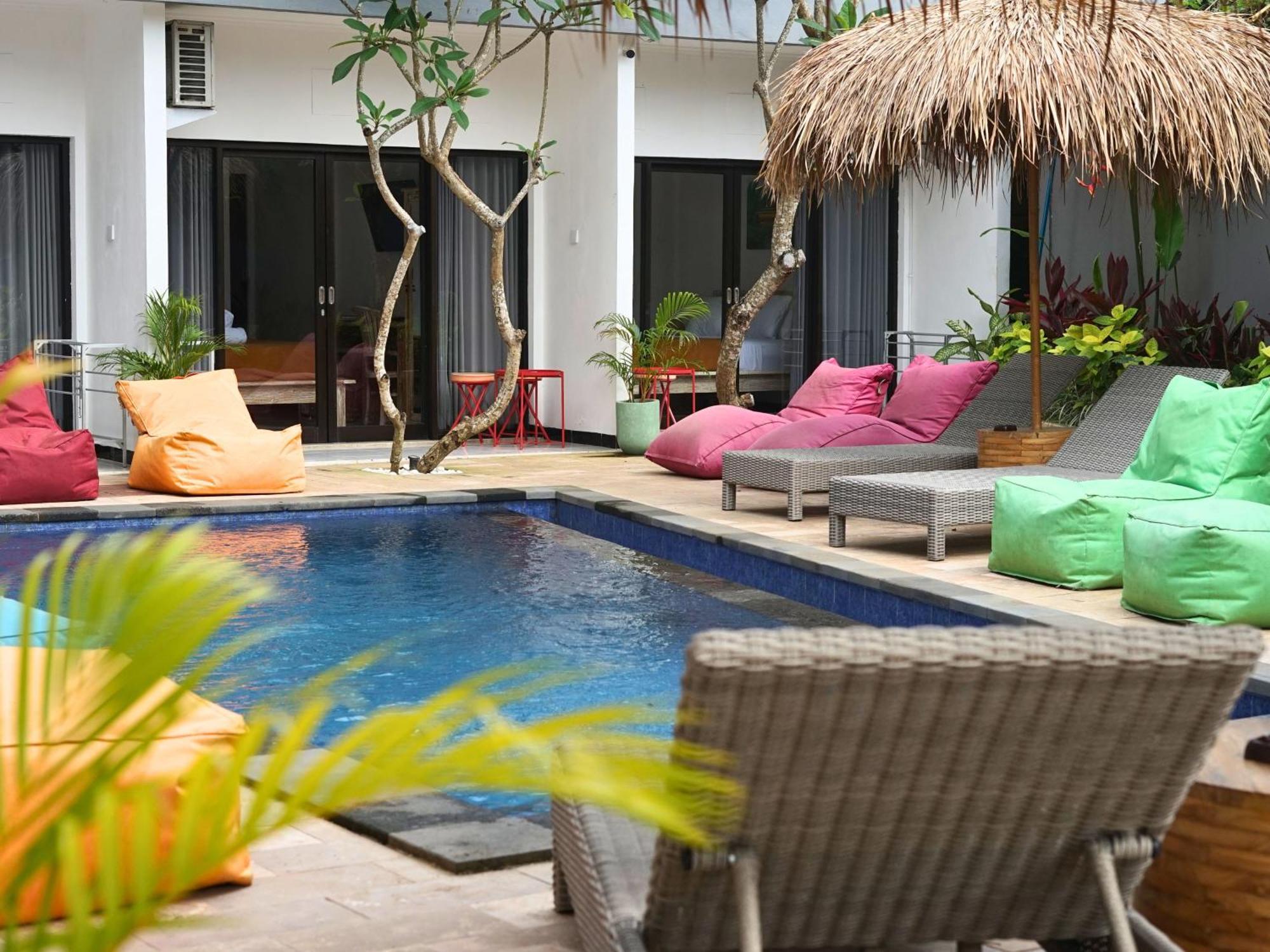 Summer Of Surf Hostel Uluwatu Ungasan Exteriör bild